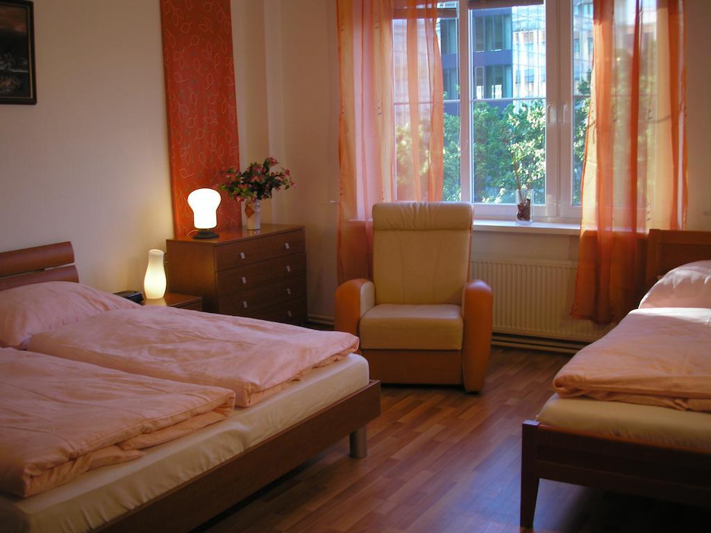 Apartment Accommodation Up To 17 Bratysława Zewnętrze zdjęcie