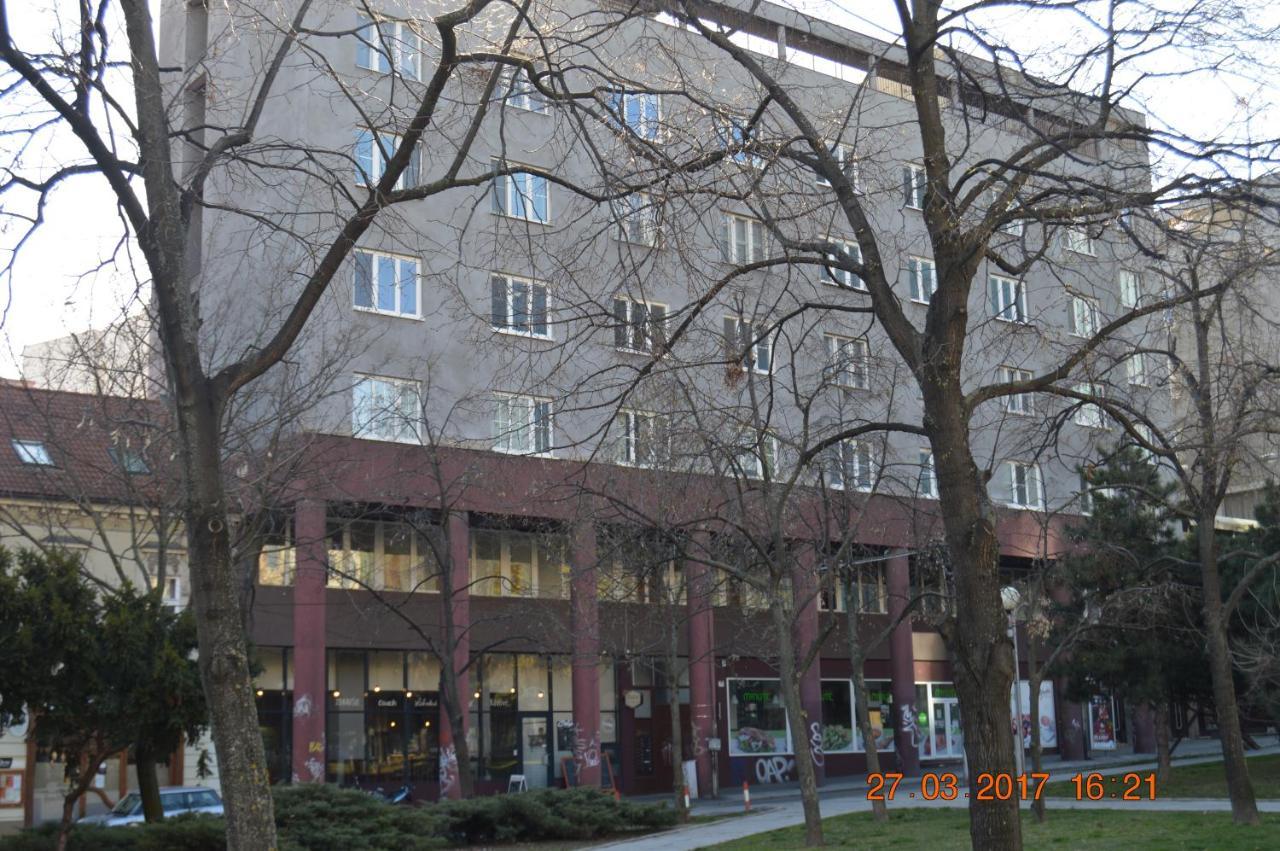 Apartment Accommodation Up To 17 Bratysława Zewnętrze zdjęcie